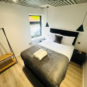 99 Apartment, Trendy Location D London